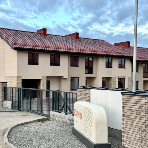 Коттеджный городок Етния, Ровно