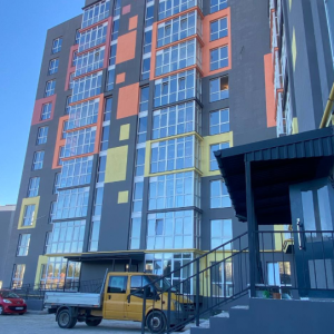 ЖК Сусіди, Винники